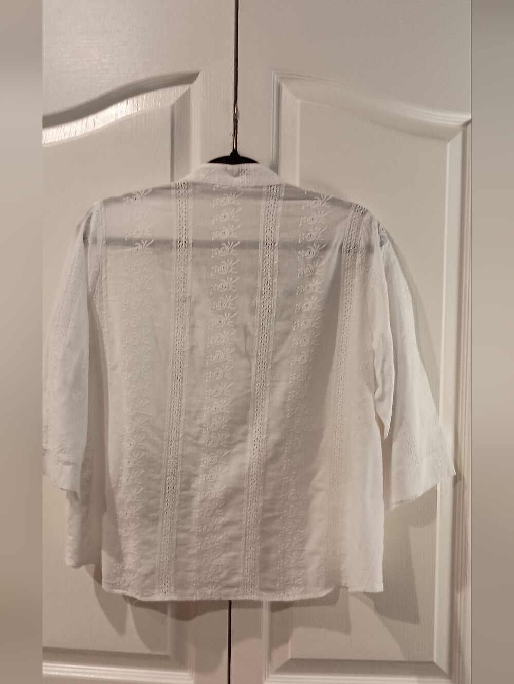 White Embroidered Floral Button-Up Blouse - Picture 6 of 9